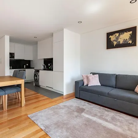 Apartament Cosy 1-bedroom Flat With Free Parking On Premises Porto