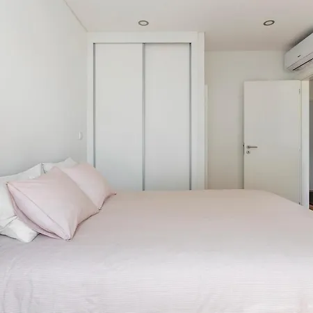 Cosy 1-bedroom Flat With Free Parking On Premises Apartament